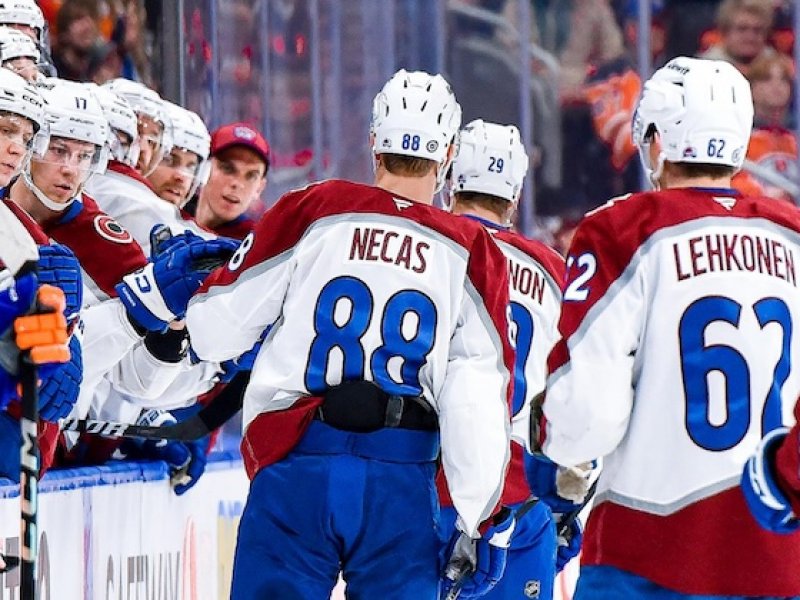 Pomsta za hattrick: Colorado ničí NHL a Sakic ví, co za tím stojí
