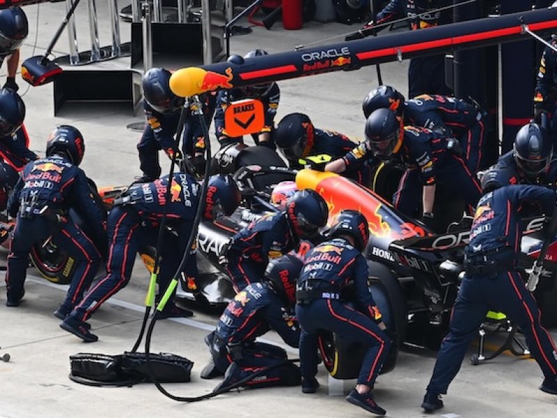Red Bull otáčí kormidlo. Mercedes v Barceloně děsil, Rakušané se připojují k protestu
