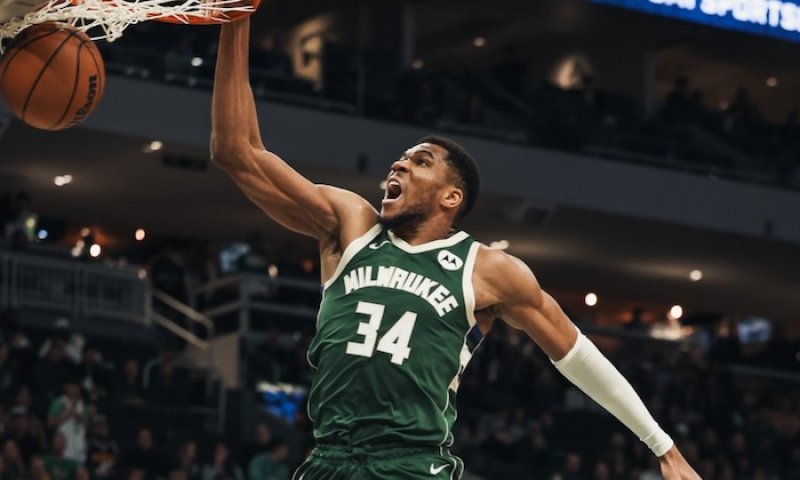 Jen pět legend bylo rychlejších. Antetokounmpo navázal na LeBrona, Duranta, Bryanta, Chamberlaina a Jordana