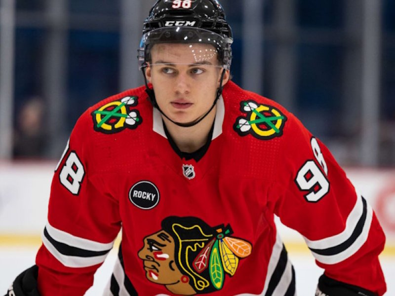 NHL tlačí kluby k zápasům barva na barvu. Bílé dresy prodej netáhnou