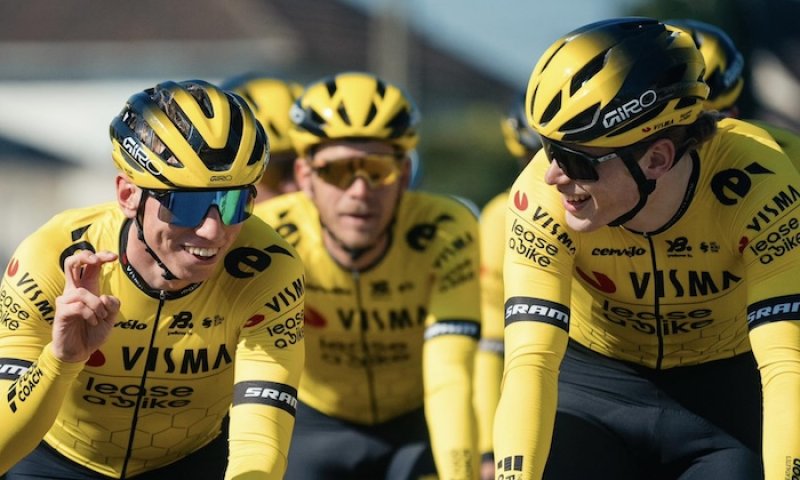 Nové dresy, nová energie: Stáj Vingegaarda či Van Aerta vyšije jména fanoušků přímo na nový outfit pro Tour de France