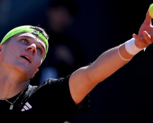 Menšík v Římě stále bez ztráty kytičky. Český talent je ve třetím osmifinále Masters v řadě a může se pomstít Hurkaczovi