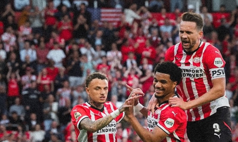 PSV přepisuje dějiny Eredivisie! Podruhé v řadě 100 branek i šest hráčů s 10 góly. Bude z toho druhý titul v řadě?