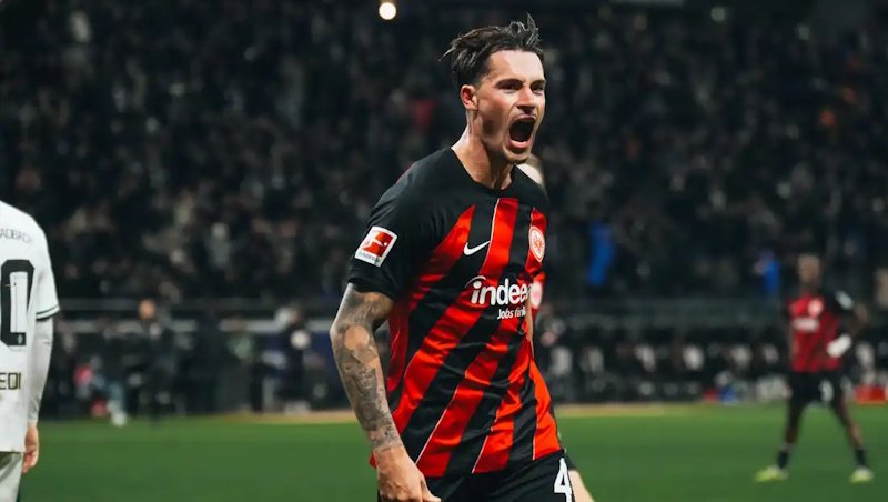 Koch na radaru loňského mistra. Leverkusen zvažuje náhradu za Taha