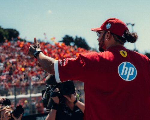 Slzy, záblesk formy a barvy Ferrari všude kolem. Hamilton v Imole konečně ožil a vzpomínal na Schumachera