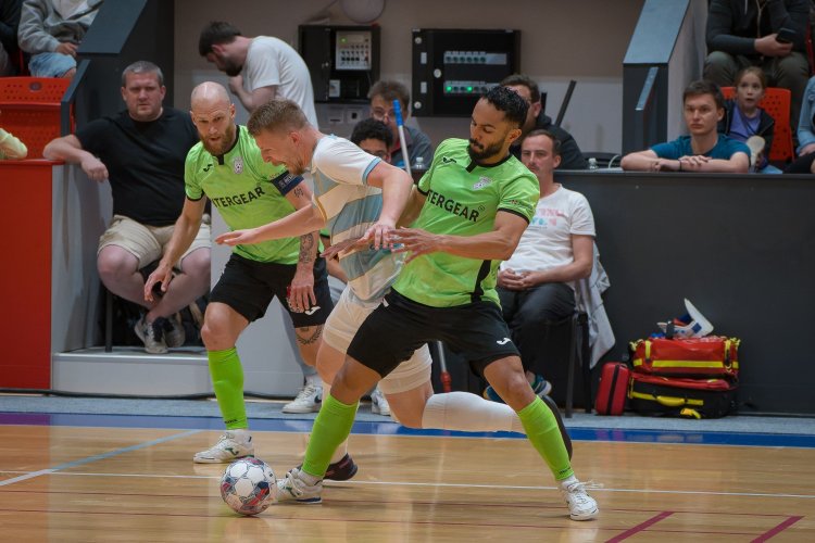 Futsalové finále je zatím vyrovnané. Kdo získá mečbol?