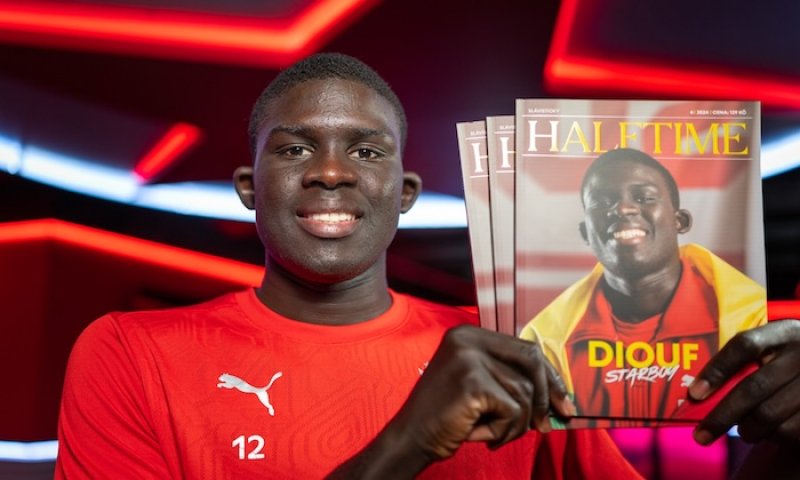 Diouf objevem i nejlepším cizincem ročníku! V Premier League už se na druhého nejlepšího obránce po Holešovi stojí řada