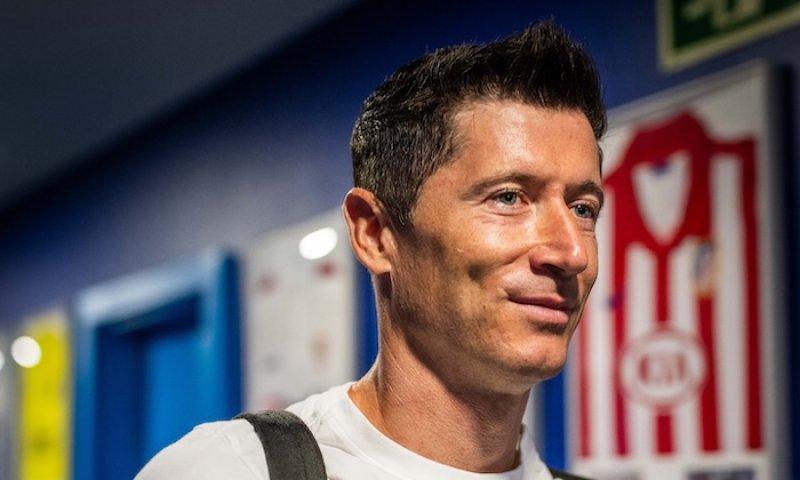 Nestárnoucí Lewandowski pokořil stovku! Rychleji to v historii Barcelony dokázaly jen čtyři ikony