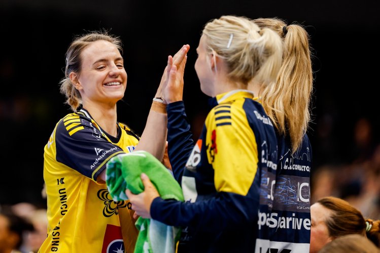 Přehled z palubovek: Zlín postupuje do extraligy, Jeřábková mění dres či bizár v Evropském poháru