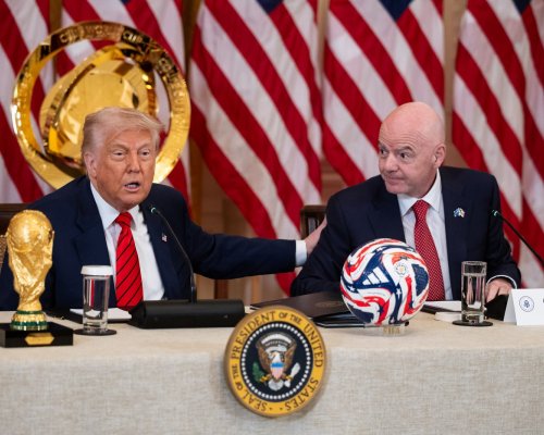 Trump vidí ve fotbale klíč k míru. Světový šampionát má prý zastavit válku