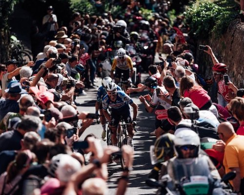 Giro d Italia bez Pogačara i Vingegaarda? Nejotevřenější ročník za poslední dekádu slibuje divočinu