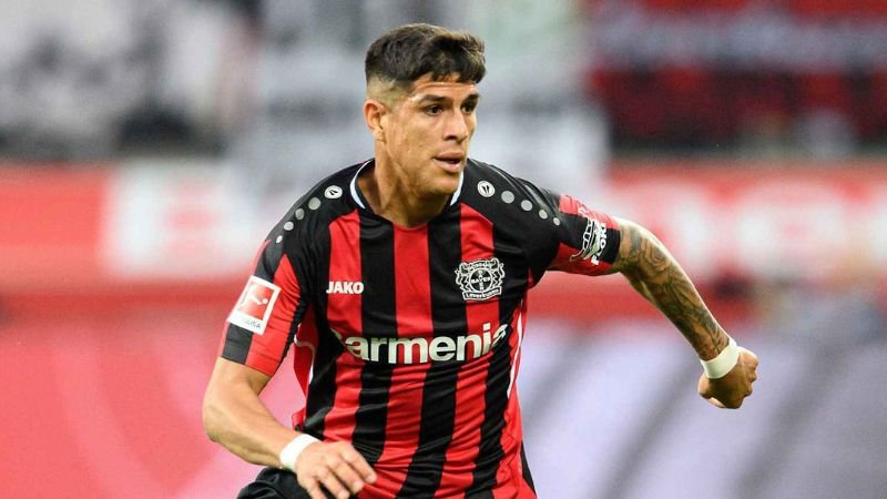 Levý bek pod drobnohledem: Real Madrid jedná, Mendy zůstává zraněný
