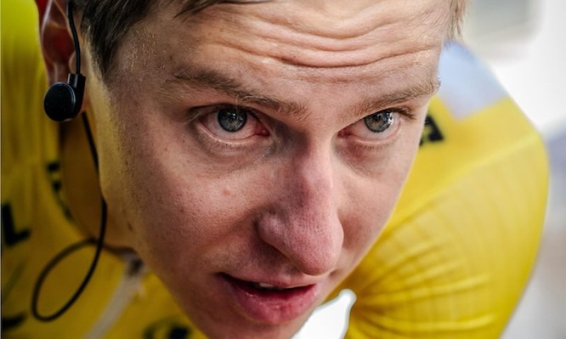 Pogačar se spálil v časovce a teď musí stahovat. Přišel o vteřiny a možná i o klid