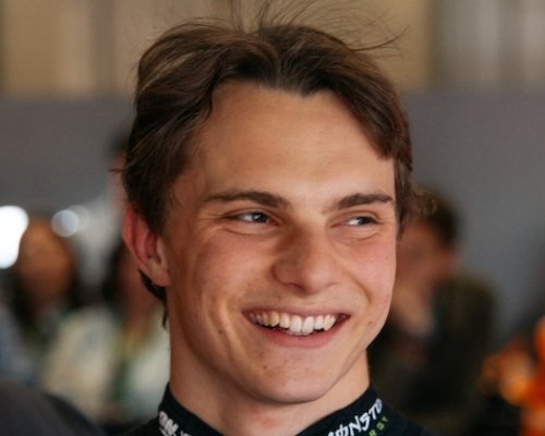 V kolech oheň, v žilách led. Novým Icemanem a nástupcem Räikkönen je Piastri