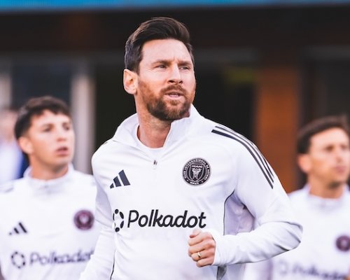 Messi na úvod, ale tribuny prázdné: FIFA panikaří a rozdává lístky zadarmo jako letáky