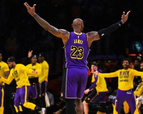 Konec jedné dynastie a nejdražší prodej v dějinách sportu! Lakers přechází do rukou majitele, jehož schvaluje i Magic Johnson