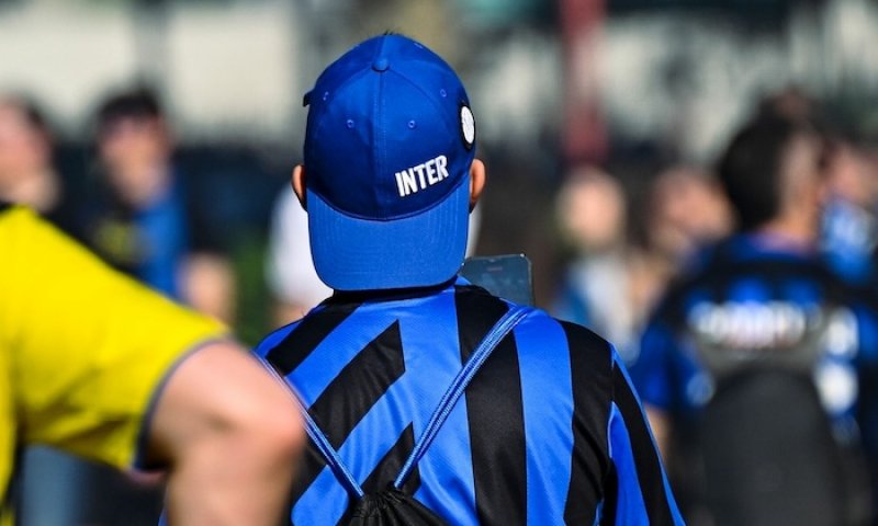Finálová hanba bez potlesku. Inter se vrátil domů na prázdné letiště, čekal jen jeden věrný šílenec