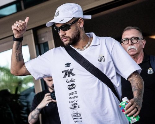 Boží ruka? Spíš sbohem v přímém přenosu. Neymarův comeback v Santosu připomíná špatný vtip