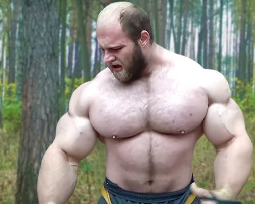 Síla z jiné planety: Smaev překonal Schwarzeneggera a internet šílí