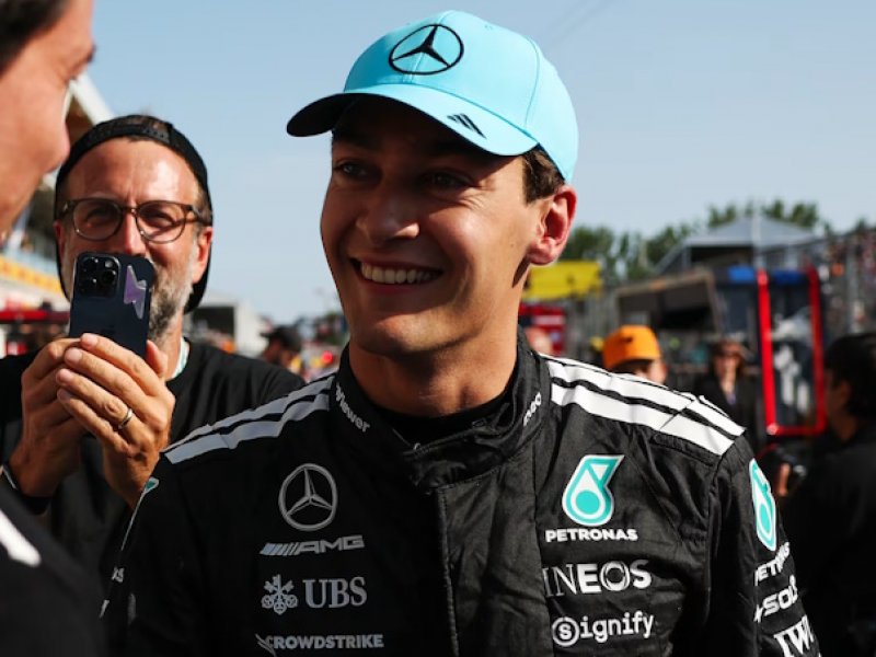 Russell ovládl Velkou cenu Rakouska: Ferrari v čele s Hamiltonem propadlo