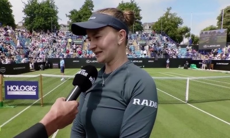 Pět odvrácených mečbolů? Žádný problém! Krejčíková na trávě opět ožívá a straší soupeřky