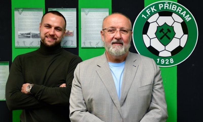 Táta dal Příbrami duši, tělo i spoustu svých peněz. Jediné, co za to dostal, byl pranýř od lidí, tvrdí Starka mladší