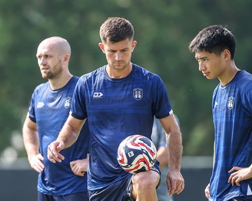 Skóre 1:17? Nevadí! Parta pracujících amatérů získala milion dolarů a světový obdiv. MS klubů navíc zvládla bez karetního trestu