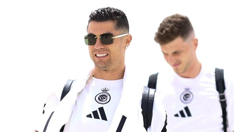 Ronaldo podepsal královský kontrakt. Tohle je nejdražší fotbalová dohoda historie