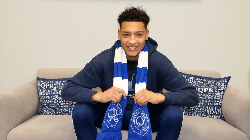 Další český hráč v Anglii. QPR si vyhlédlo stopera Akindileniho