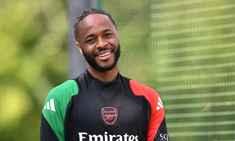 Na Emirates Stadium se uvolnilo 17 skříněk. Obří letní čistka Arsenalu se týká i Jorginha, Tierneyho či Sterlinga