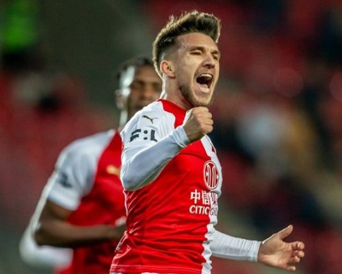 Baluta v exilu: Rumunský fotbalový nomád na hraně, sázky mu lámou kariéru