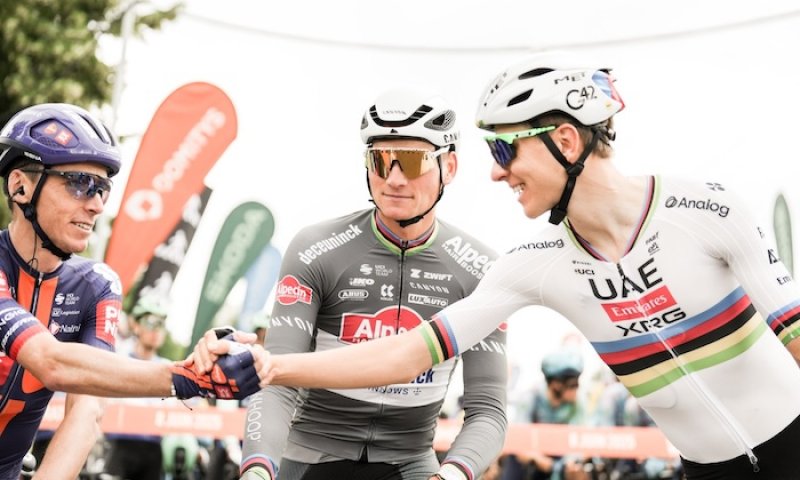 Vingegaard zaútočil, Van der Poel rozbalil sprint, ale Pogačar řekl ne. Výhru nečekal stejně jako Gott na Slavících