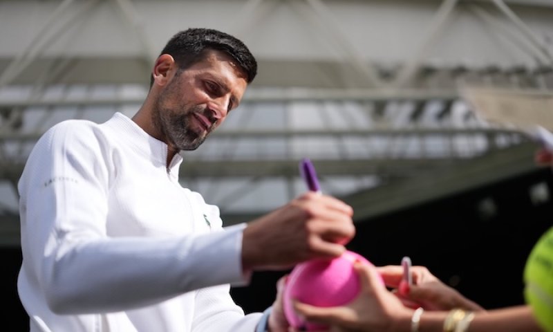 Djoković se počtrnácté ocitnul v semifinále Wimbledonu a překonal historický rekord Federera