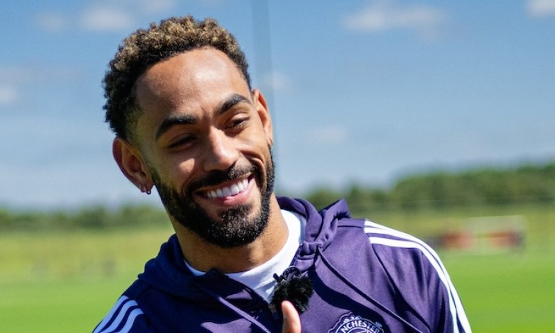 Naváže na Rooneyho, Ibrahimoviče či Van Nistelrooye. Nová posila za 73 milionů eur si na Old Trafford vzala vysněnou desítku
