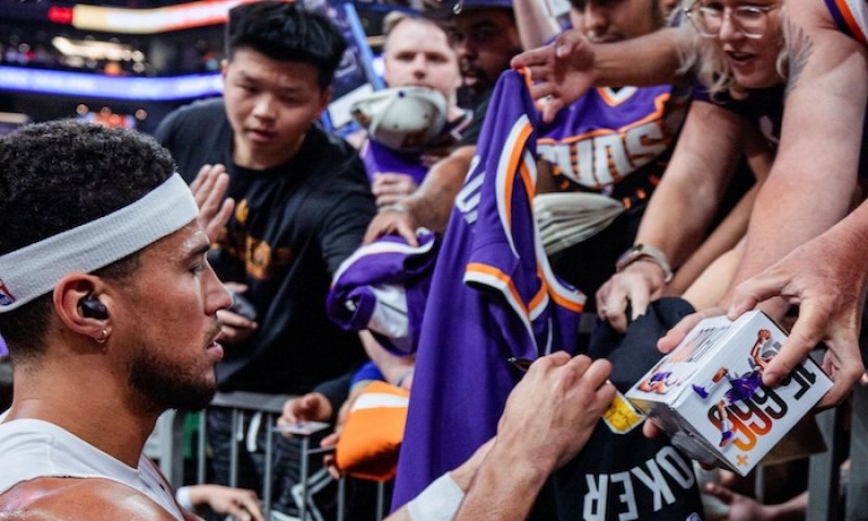 Platový rekord NBA vydržel sotva týden! Phoenix dá Bookerovi víe než 1,5 miliardy korun ročně