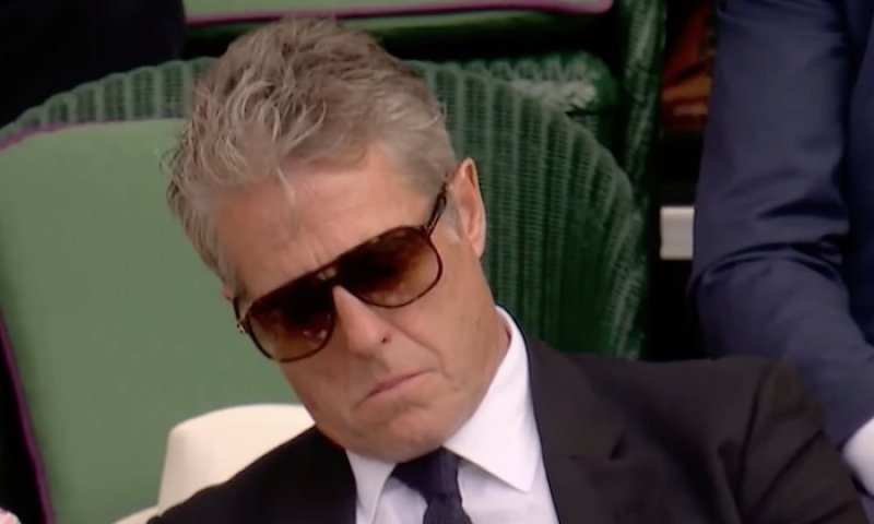 Hugh Grant na Wimbledonu? Usnul přímo během Djokovičova zápasu!