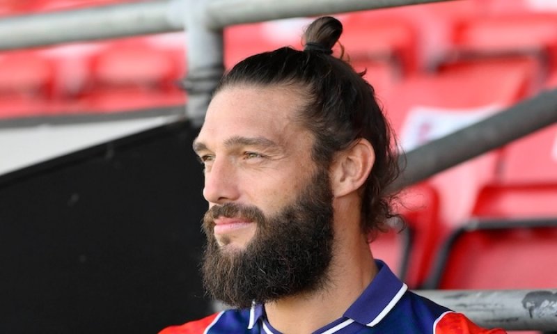 Moje děti si myslely, že jdu do Chelsea. Budou překvapené, smál se Carroll po příchodu do šesté ligy