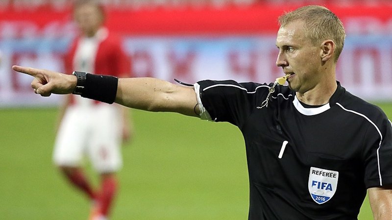 VAR tiše zasáhne, rozhodčí to nahlas vysvětlí. Česká liga testuje novou transparentnost