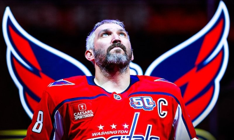 Ovečkin miluje dávat góly a v NHL by mohl být i po čtyřicítce. Klidně může hrát ještě dva tři roky, říkají jeho spoluhráči