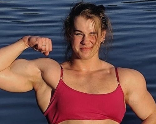 Růžový výbuch testosteronu: Tatyana Milanova zvedá víc než jen činky