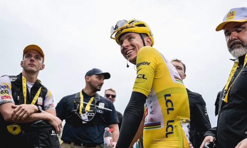 Paříž si pro sebe ukradl sólovým úderem na Montmartru Van Aert. Pogačar vyrovnal čtyřmi triumfy bilanci Frooma