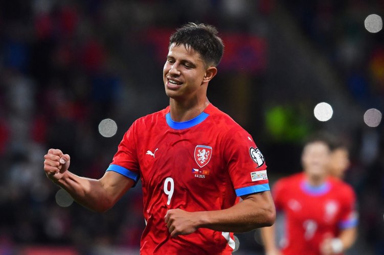 Hložkův návrat se stále odkládá. Českého reprezentanta dál sužují zdravotní trable