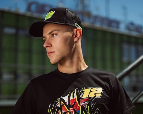 Osm let mezi elitou, budoucnost v mlze. Salač bojuje o setrvání v Moto2, Abraham se jeho nervozitě nediví
