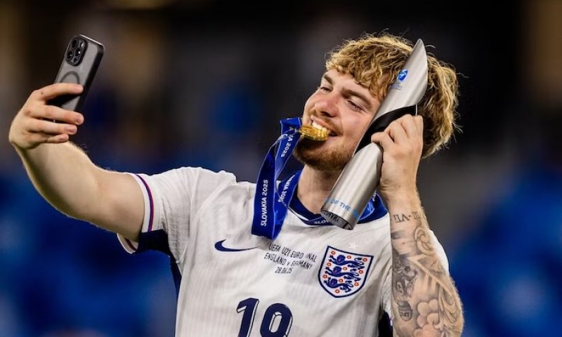 Od Irankundy po Garnacha aneb 10 mladých fotbalistů, které se vyplatí sledovat v sezoně 2025/26