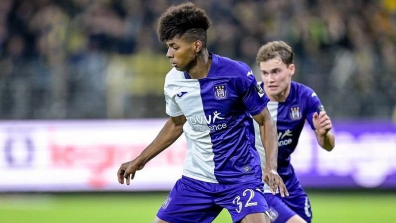 Letná se zajímala o Angula. Mladý Ekvádorec ale Prahu nevidí jako krok vpřed