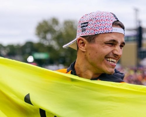 Teď už má na nose dvě jizvy. Norris si z děkovačky v Silverstone odnesl krvavý šrám