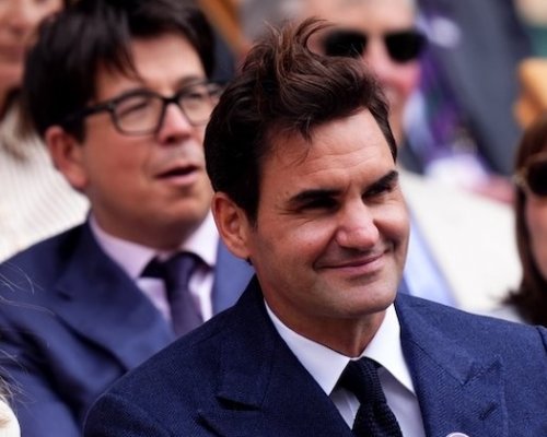 Federer se vrátil do Wimbledonu a v královské lóži na centrálním kurtu sledoval rivala Djokoviće