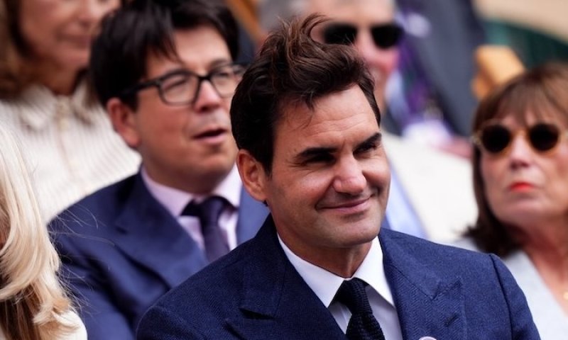 Federer se vrátil na Wimbledon a v královské lóži na centrálním kurtu sledoval rivala Djokoviće