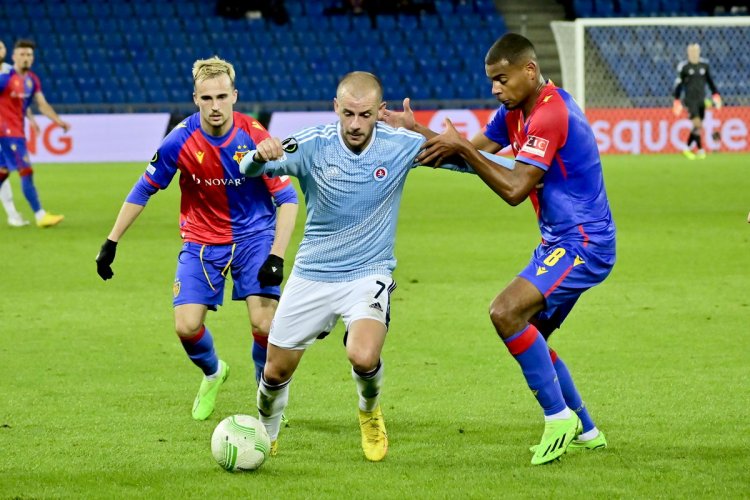 Ostuda v Bratislavě: Weiss junior kopl člena soupeřova týmu, Slovan bez kapitána!