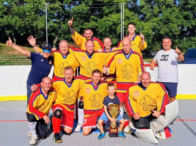 CCM 1. ligu v trojkovém hokejbalu vyhrál SK Jungle Fever